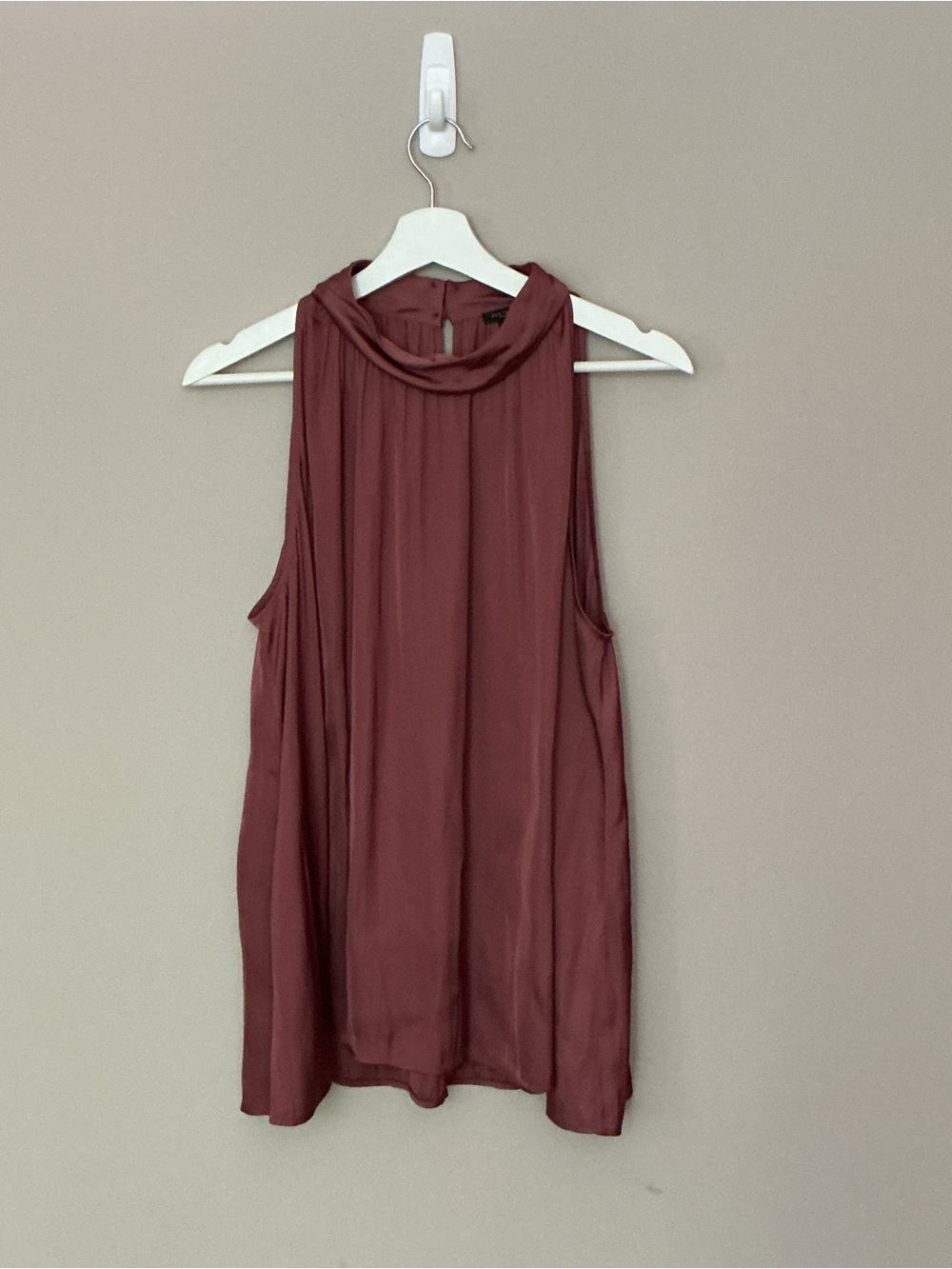 Ann Taylor - NWOT - Sleeveless Mock Neck Sleeveless Blouse in Maroon